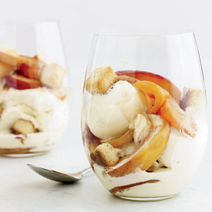 Icecream with poudcake croutons and fruit
